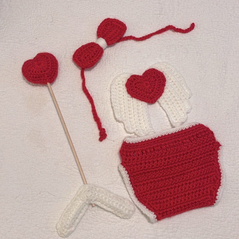 EUC Custom Knit Newborn Cupid Valentine’s Set with Matching Arrow Size 6 months